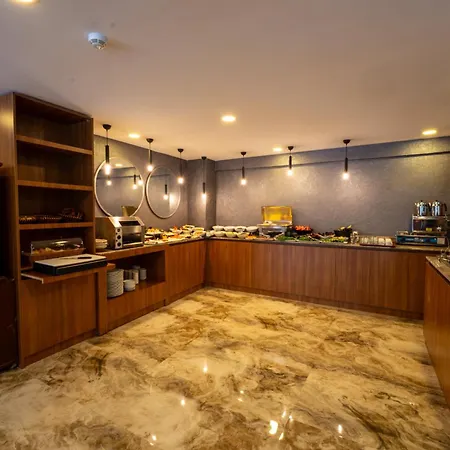 מלון Coastline Orange *