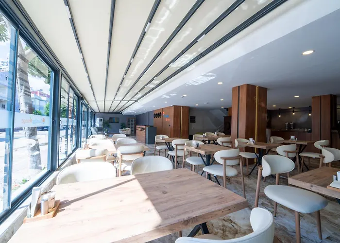 Hotel Coastline Orange